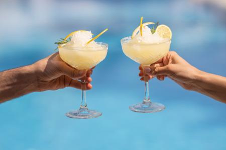 Comprendre comment l'alcoolémie atteinte après un épisode de consommation est progressivement réduite (Visuel Adobe Stock 570248505)