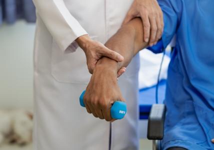 Le syndrome de tachycardie orthostatique posturale (STOP) constitue un symptôme fréquent chez les patients atteints de COVID long (Visuel Adobe Stock 638693248)