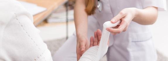 Dans le cadre du processus naturel de coagulation, la nature crée son propre pansement pour empêcher les bactéries et autres micro-organismes de pénétrer dans la plaie ouverte.