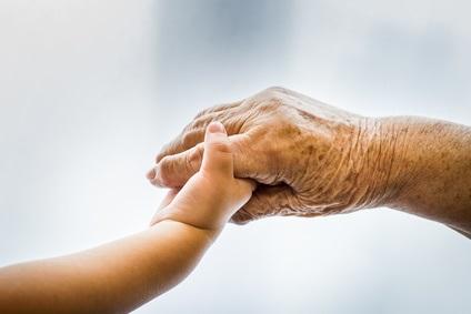 A ce jour, la limite de la longévité humaine est donnée par Jeanne Calment, décédée en 1997 à l'âge de 122 ans.