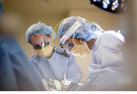 De nombreux cliniciens, et patientes n’anticipent pas le risque de douleur persistante et la perte de la fonction de l'épaule après une intervention de mastectomie et/ou de reconstruction.