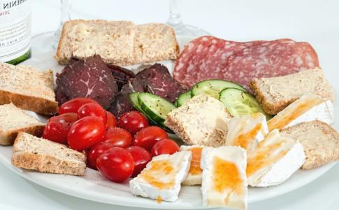 Il faut retrouver le bon sens et se réconcilier avec la nourriture et avec soi-même.