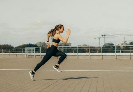 Plusieurs paramètres jouent un rôle clé dans la prévention cardiovasculaire, dont la VMA (Visuel Pexel 4775192)