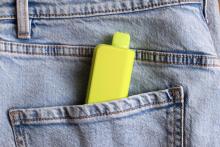 Les vapoteuses aromatisées au cannabis reflètent une nouvelle tendance de la consommation de substances chez les adolescents (Visuel Adobe Stock 1554640975)