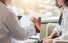 La dépression est souvent associée à la ménopause précoce : pourquoi et pour quelles raisons certaines femmes sont-elles plus à risque ? (Visuel Adobe Stock 178226988)