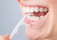 En mesurant en 10 minutes seulement, les niveaux de cortisol ou hormone du stress dans la salive, ce fil dentaire permet de surveiller le stress (Visuel Adobe Stock 459244818)