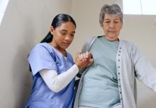 Ce nouveau mode de dépistage précoce pourrait réduire le risque de chutes dangereuses chez les personnes âgées (Visuel Adobe Stock 671444125)