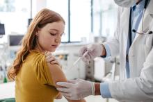Les femmes vaccinées contre le HPV ont besoin de beaucoup moins de dépistages du cancer du col de l'utérus (Visuel Adobe Stock 739814138) Les femmes vaccinées contre le HPV ont besoin de beaucoup moins de dépistages du cancer du col de l'utérus (Visuel Adobe Stock 739814138)