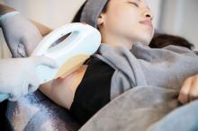 Qui n’a jamais rêvé d’une peau douce en permanence, sans l’ombre d’un poil et surtout sans la corvée qui va avec ? Qui n’a jamais rêvé d’une peau douce en permanence, sans l’ombre d’un poil et surtout sans la corvée qui va avec ?